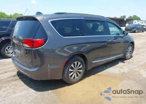 2017 Chrysler Pacifica Touring-L z USA, uszkodzony, nr VIN 2C4RC1BG1HR711870